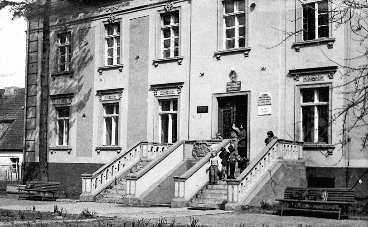 Zdjęcie archiwalne Szkoły Podstawowe w Pałacu w Suchej Górnej